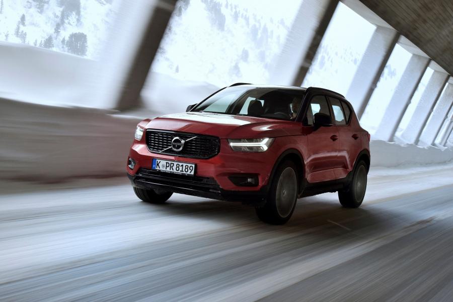  Volvo XC40 D4 R-Design 2017 года  (WW) (фото 40 из 44)